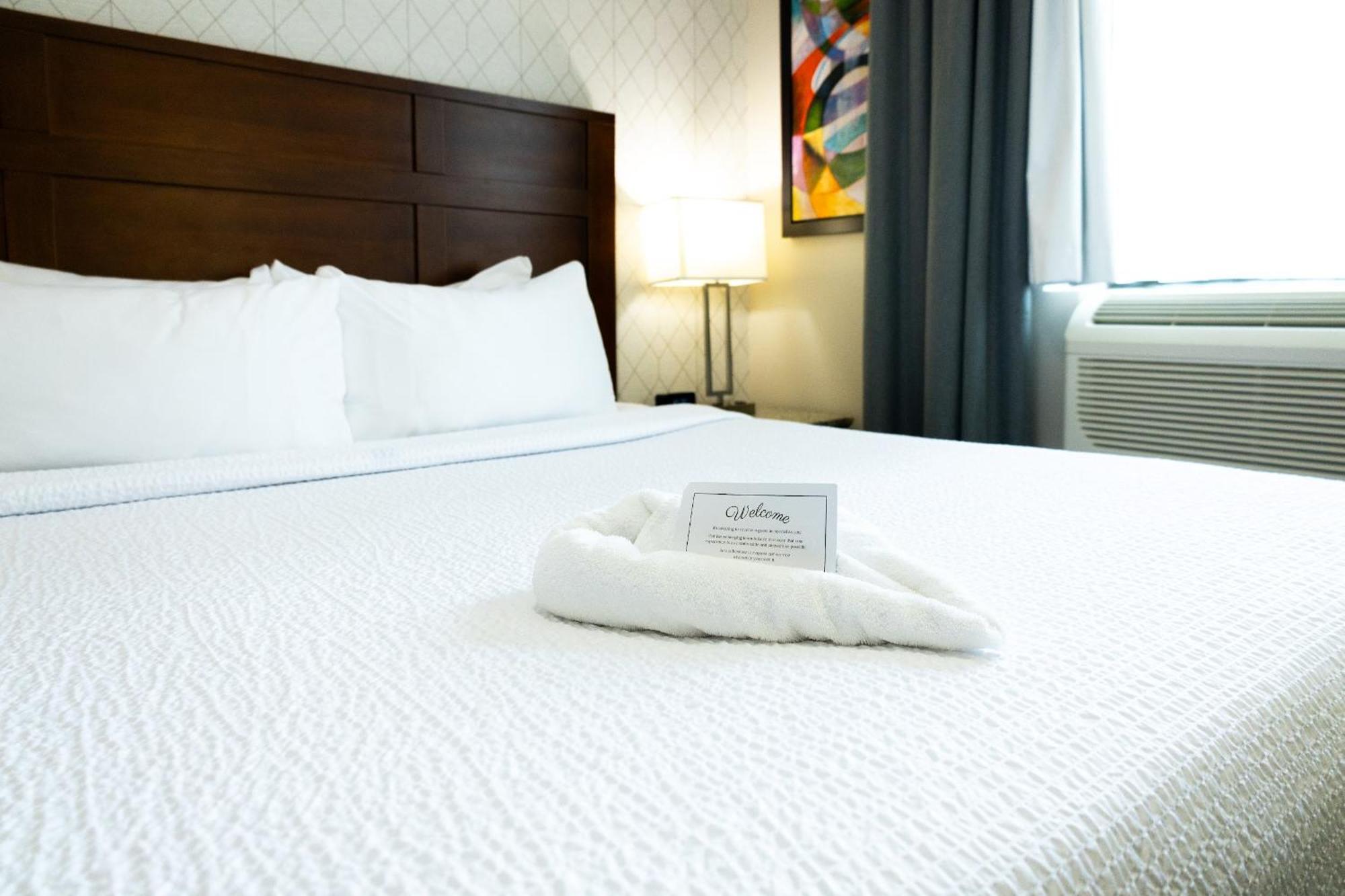 Quality Inn & Suites (Adults Only) Ванкувер Екстер'єр фото