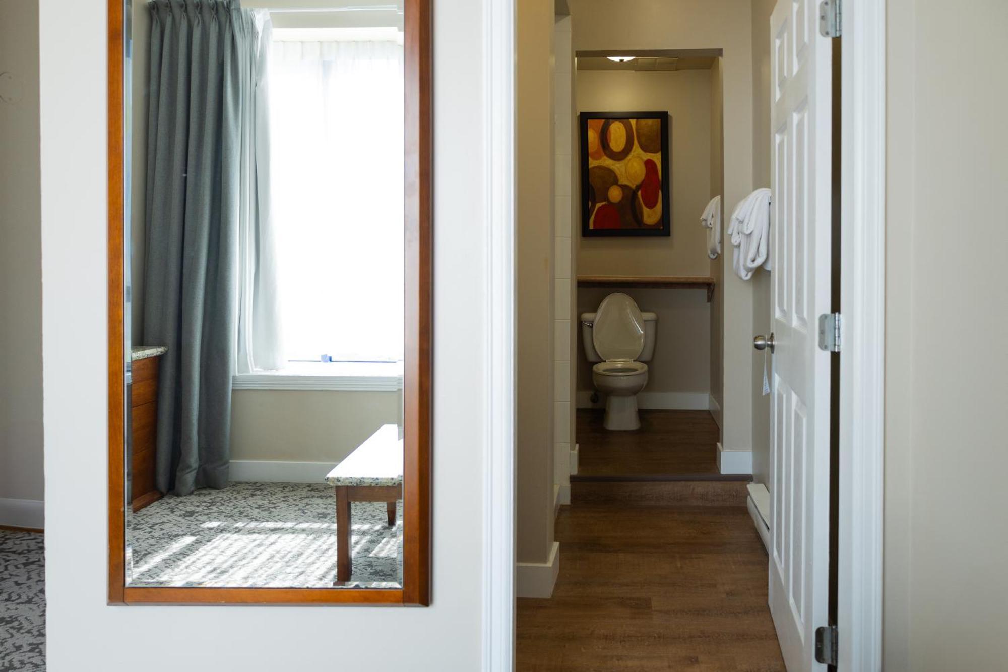 Quality Inn & Suites (Adults Only) Ванкувер Екстер'єр фото