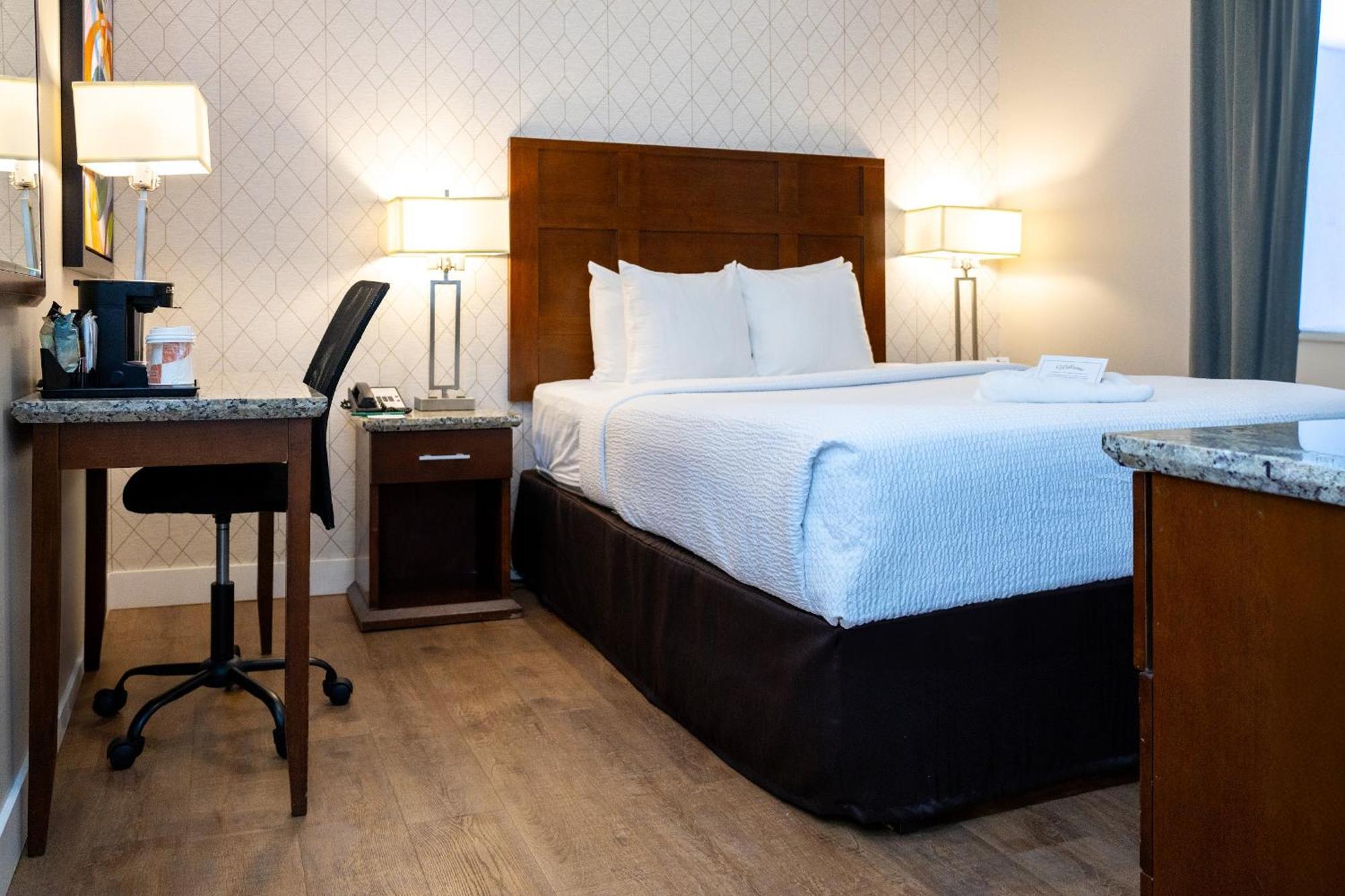 Quality Inn & Suites (Adults Only) Ванкувер Екстер'єр фото