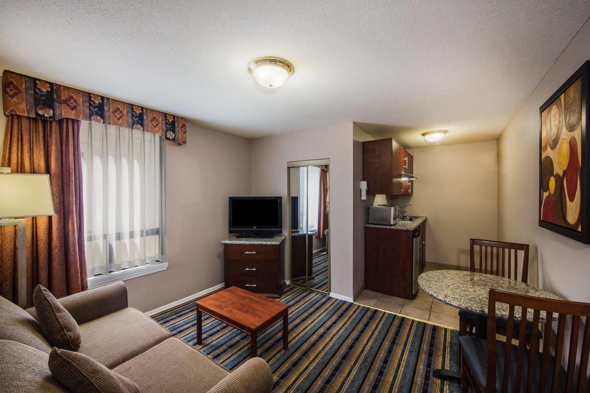 Quality Inn & Suites (Adults Only) Ванкувер Екстер'єр фото