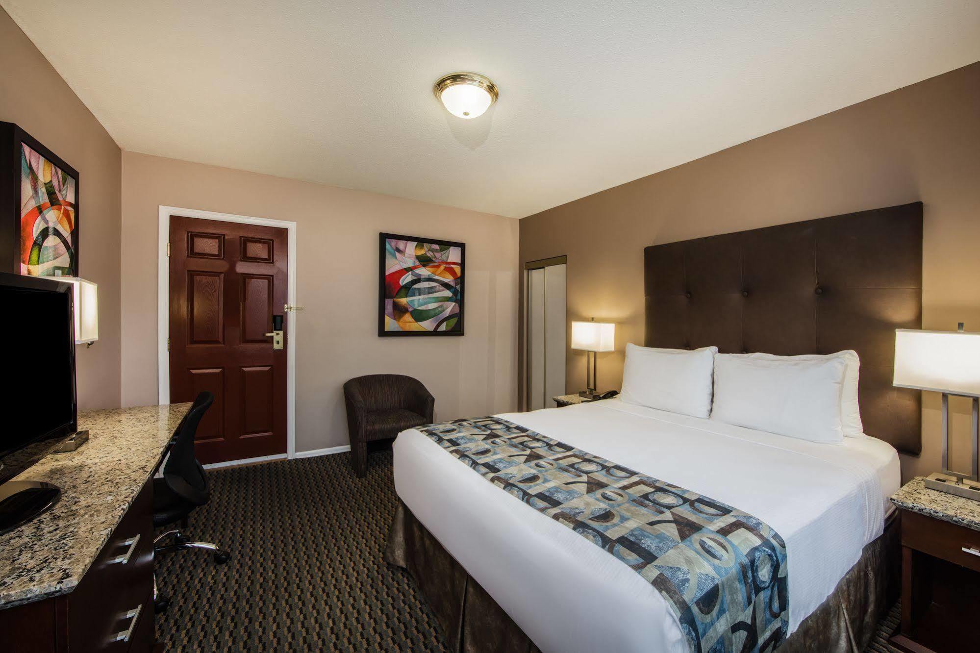 Quality Inn & Suites (Adults Only) Ванкувер Екстер'єр фото