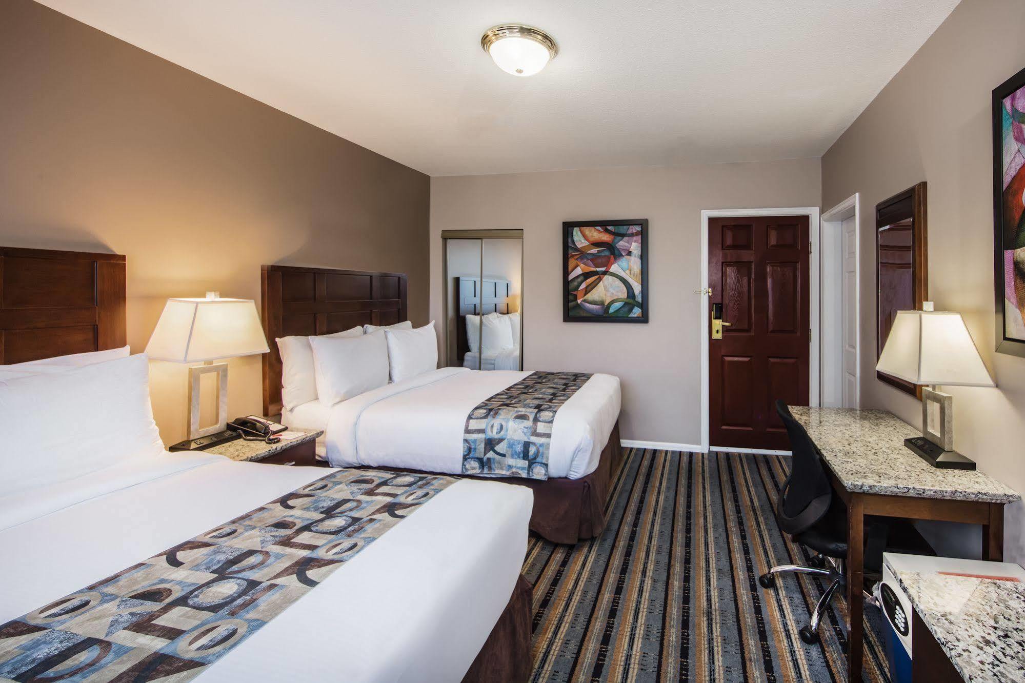 Quality Inn & Suites (Adults Only) Ванкувер Екстер'єр фото