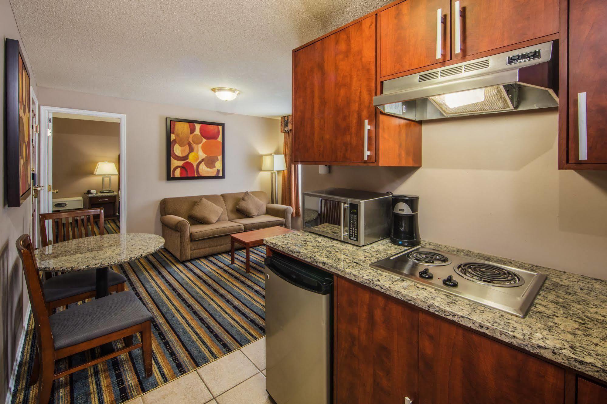 Quality Inn & Suites (Adults Only) Ванкувер Екстер'єр фото